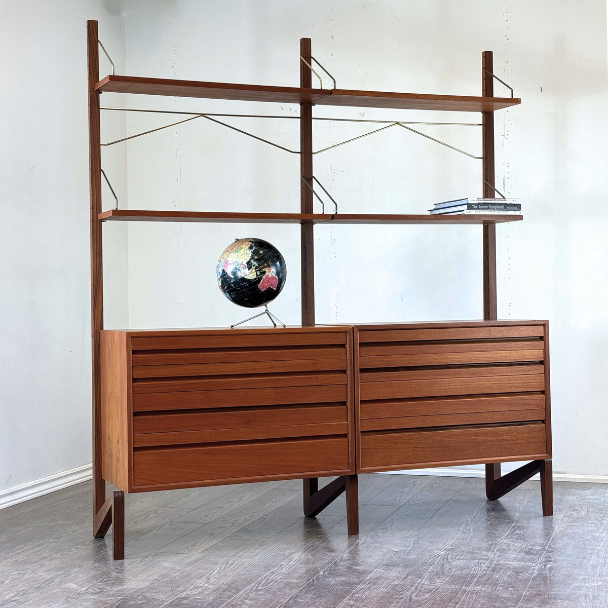Freestanding Cado Modular Shelving System