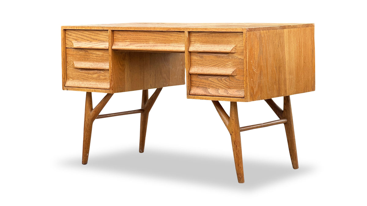 Oak Desk by Jack Van Der Molen