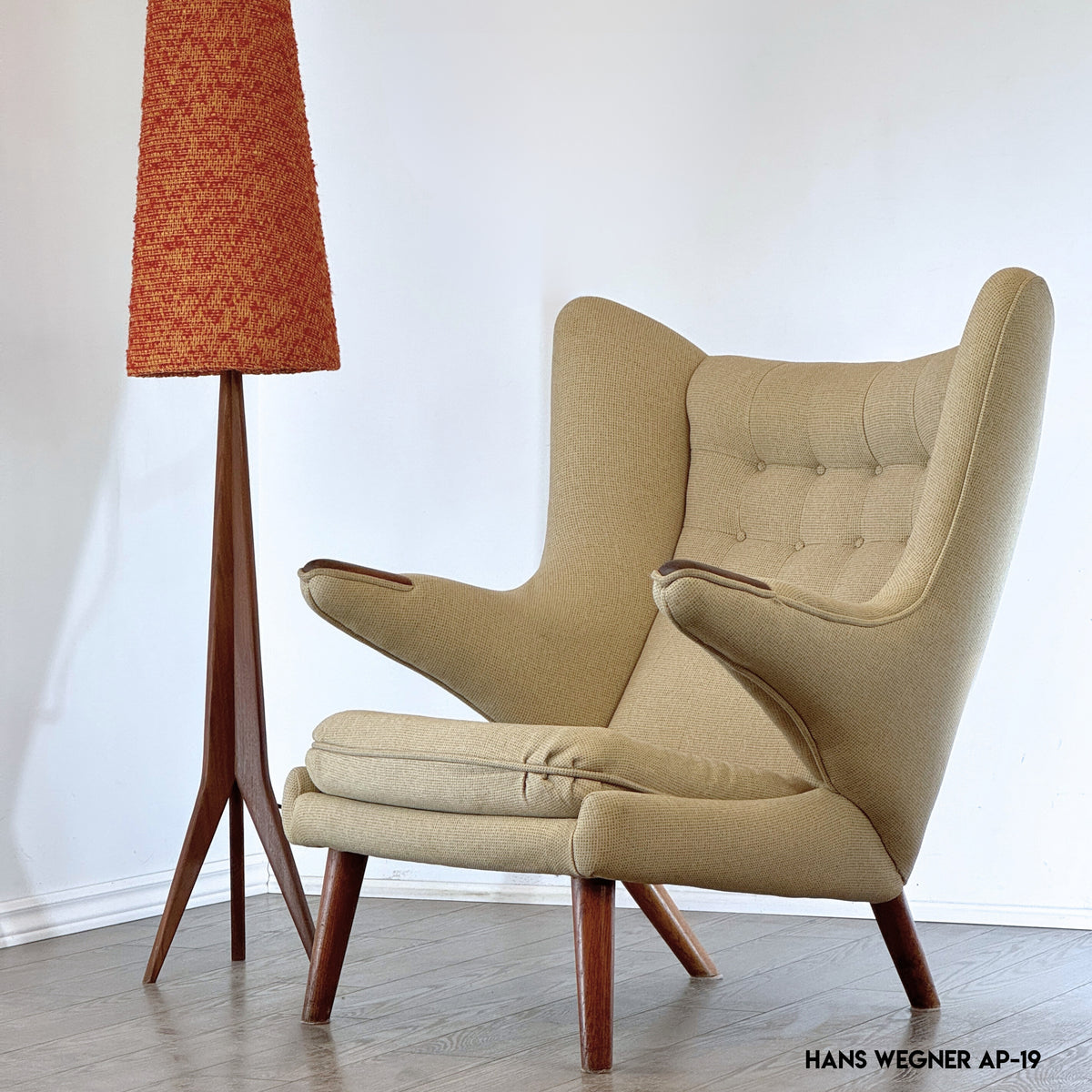 Hans Wegner AP-19 Papa Bear Chair