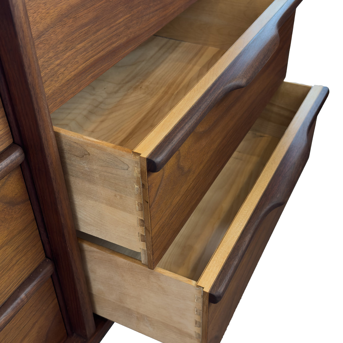 Princeville Nine Drawer Dresser