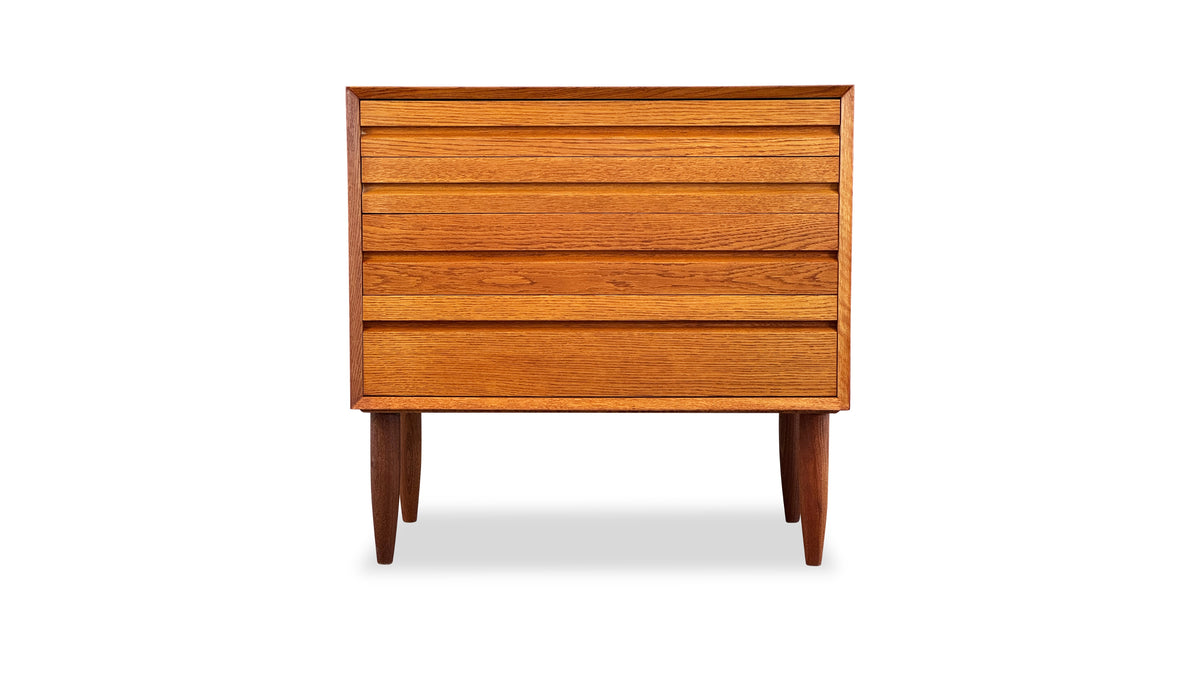 Oak Cadovious XL Nightstand