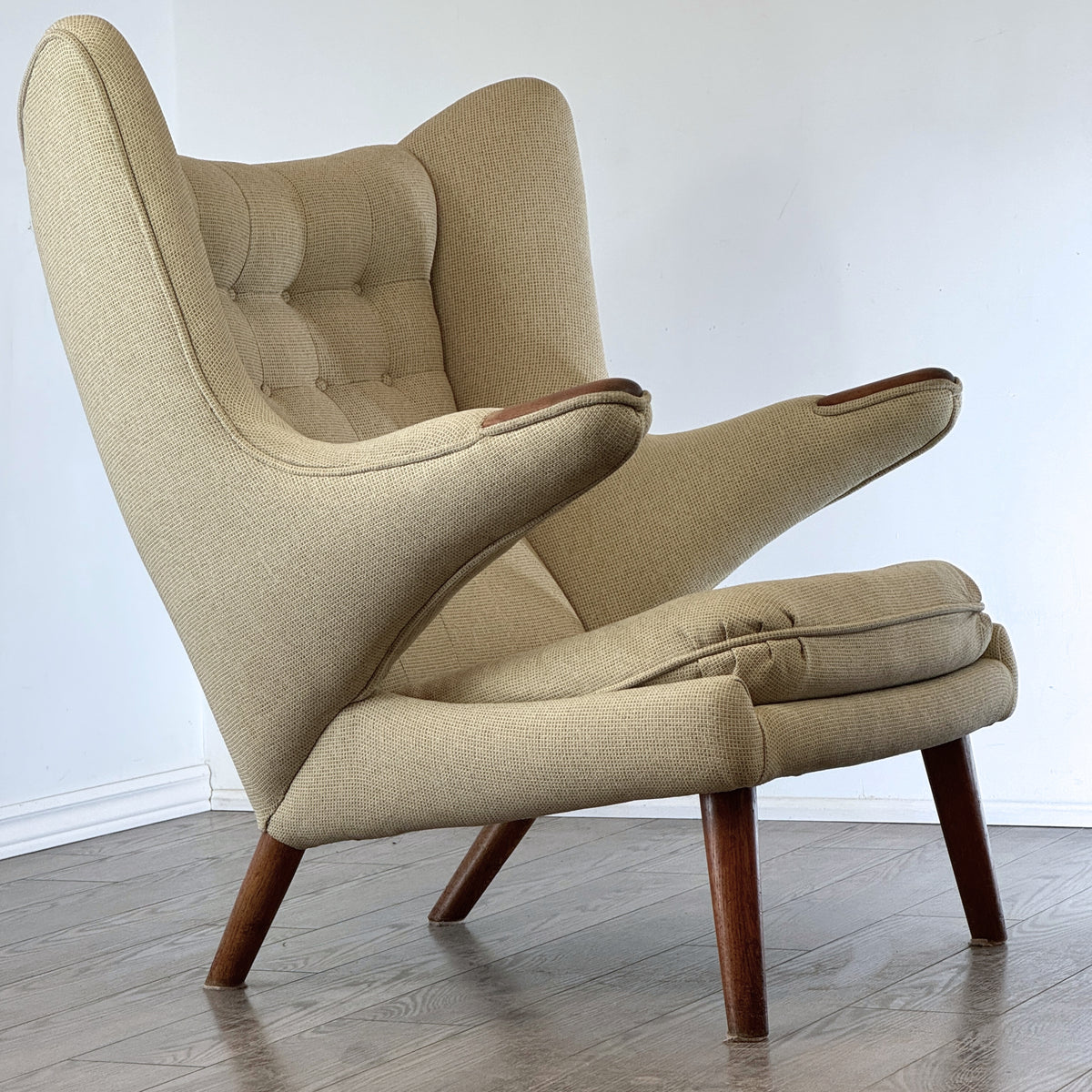 Hans Wegner AP-19 Papa Bear Chair