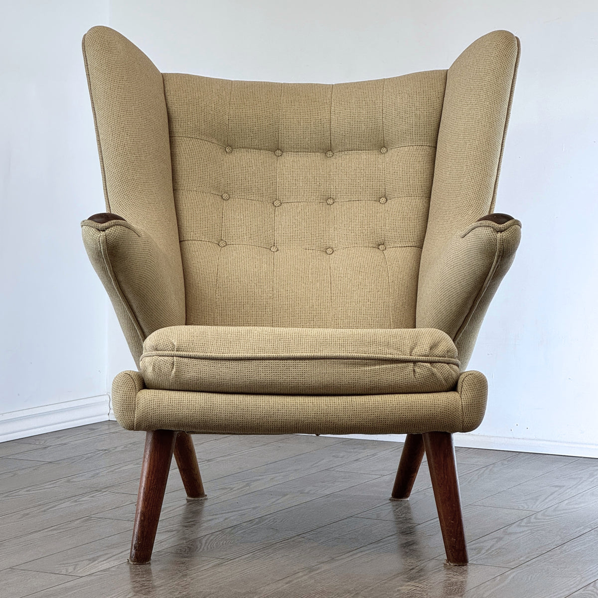 Hans Wegner AP-19 Papa Bear Chair