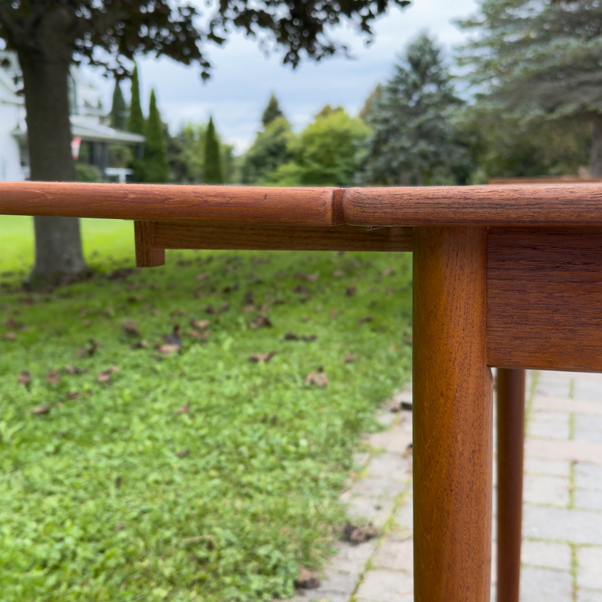 Flip Top Compact Table