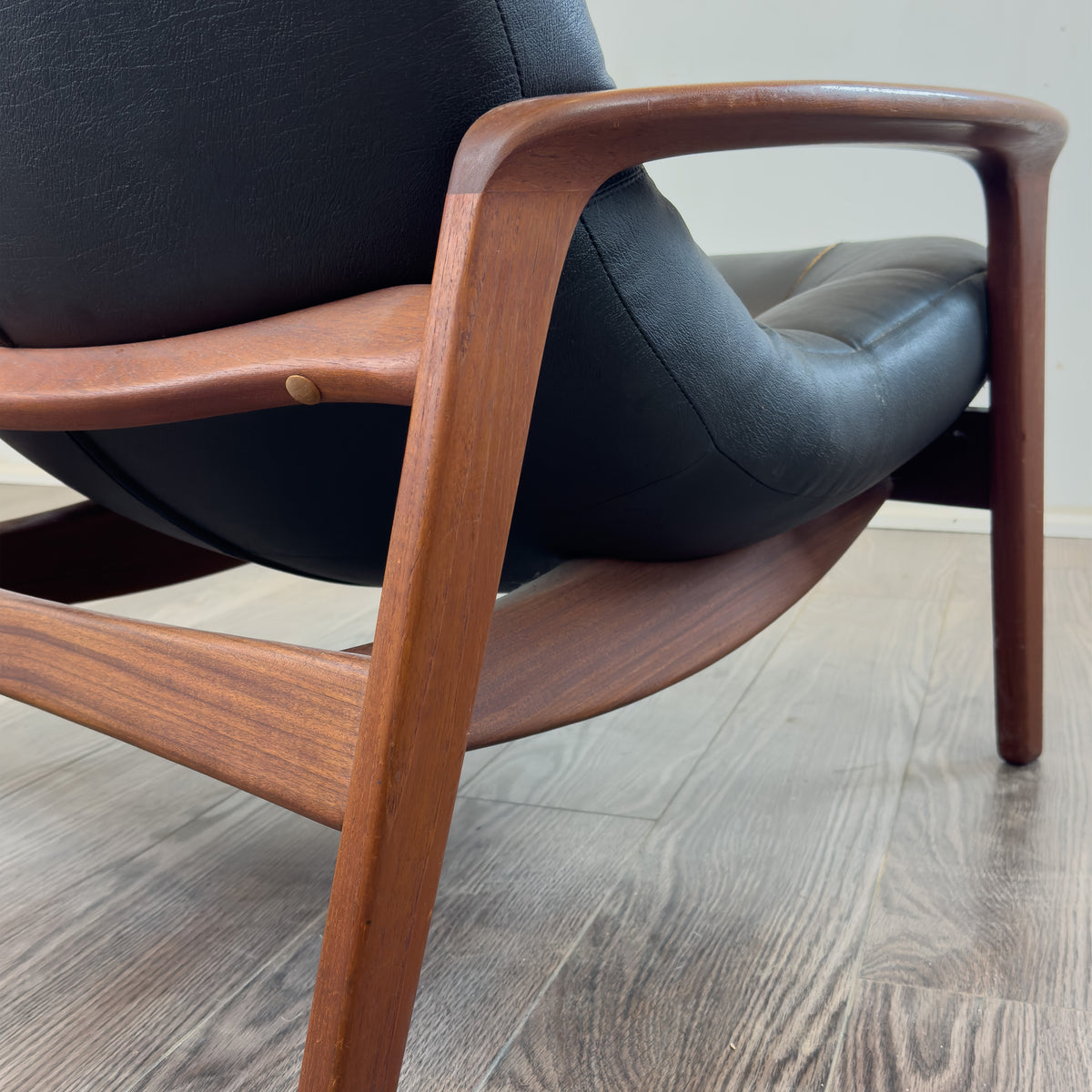 R. Huber Scoop Chair