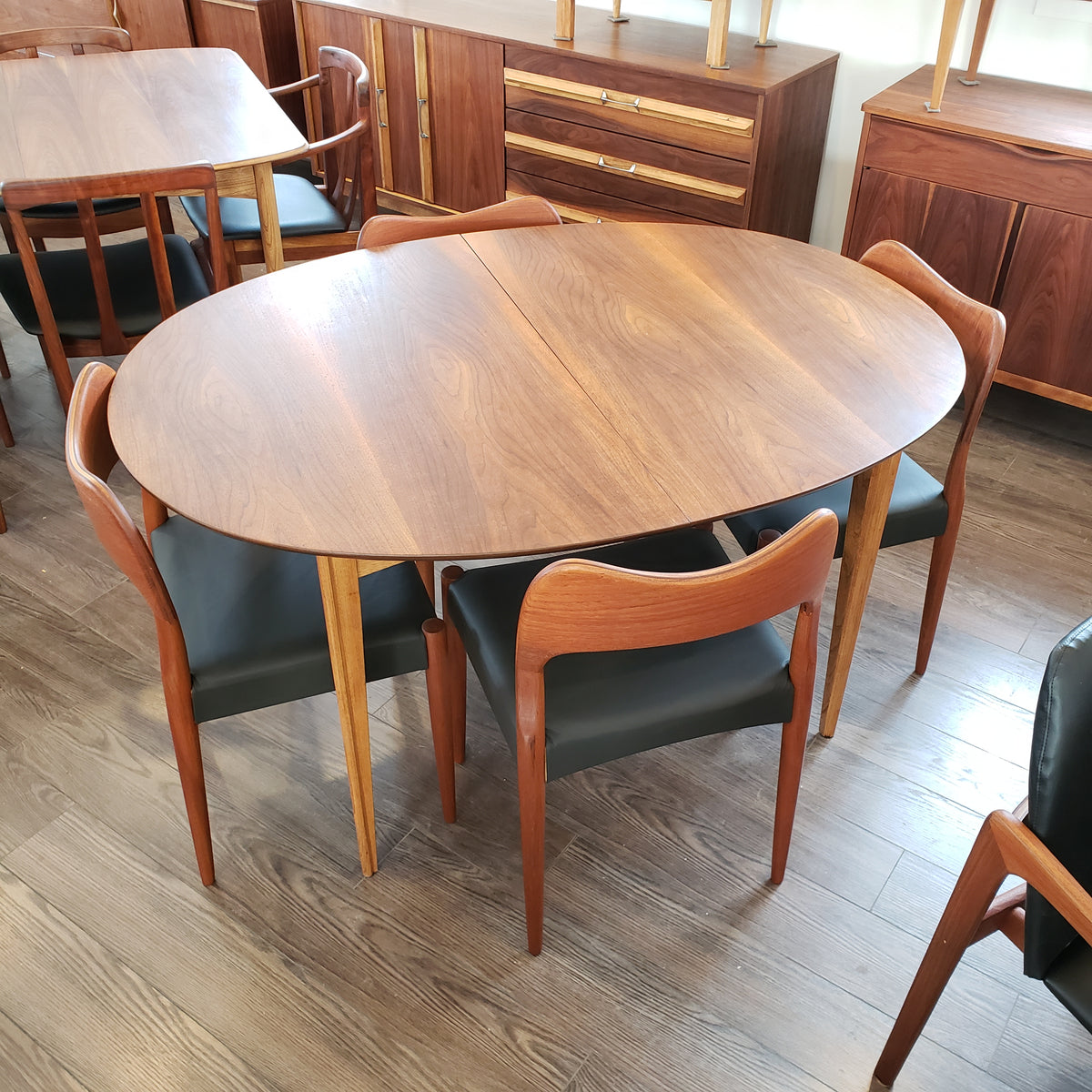 Mid Century Oval Walnut Dining Table by Deilcraft