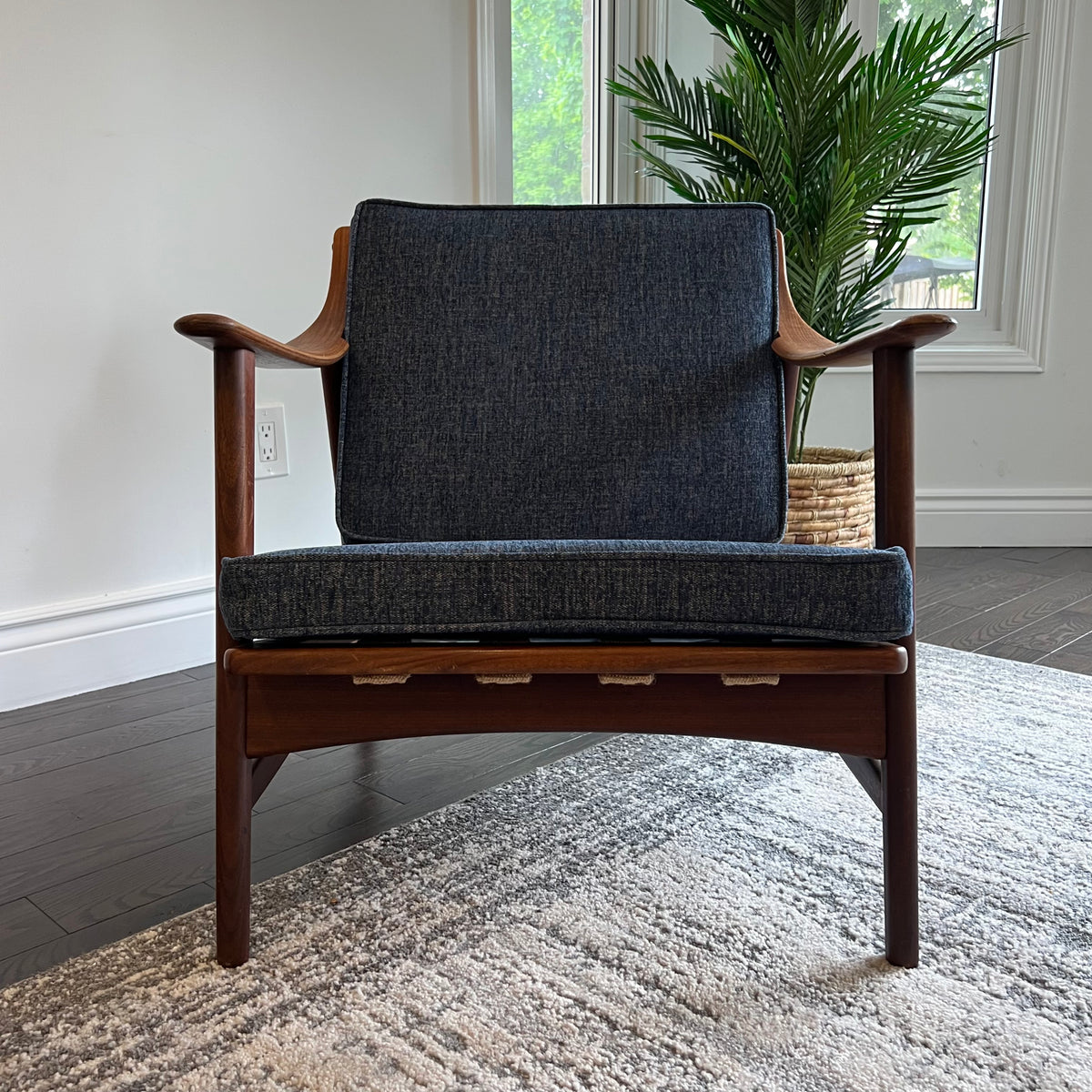 Danish online lounge chair