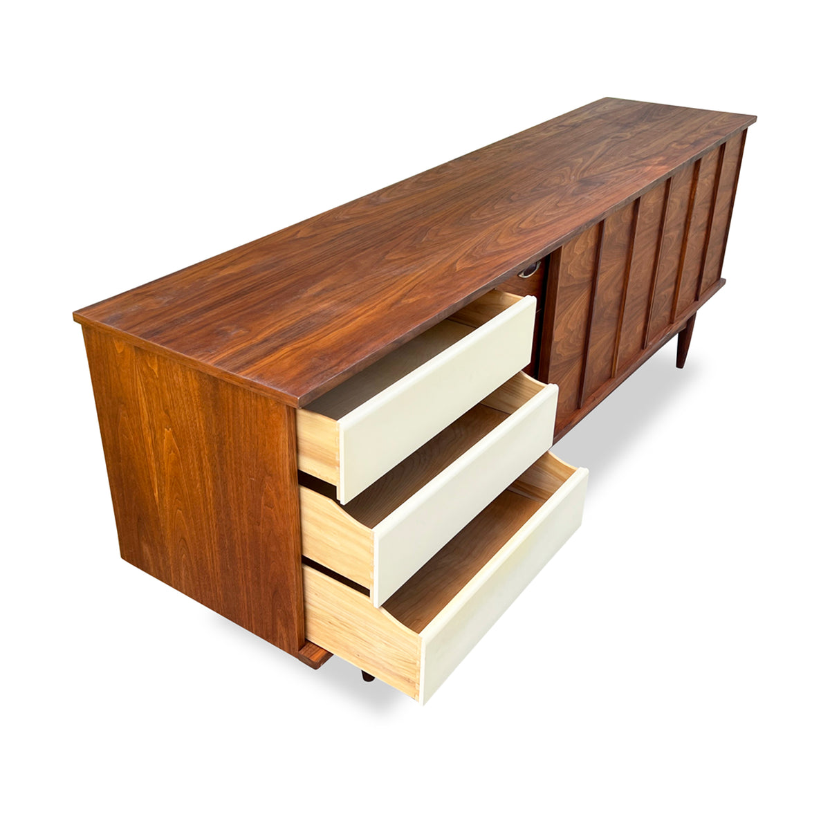 Princeville Nine Drawer Dresser