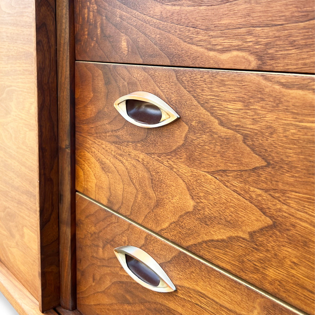 Princeville Nine Drawer Dresser