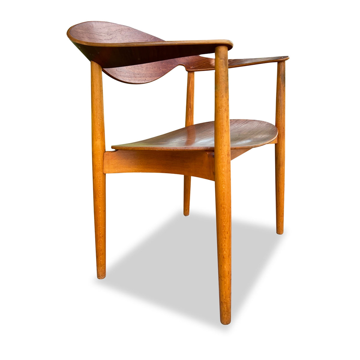 Metropolitan Chair by Ejnar Larsen and Aksel Bender Madsen for Fritz Hansen