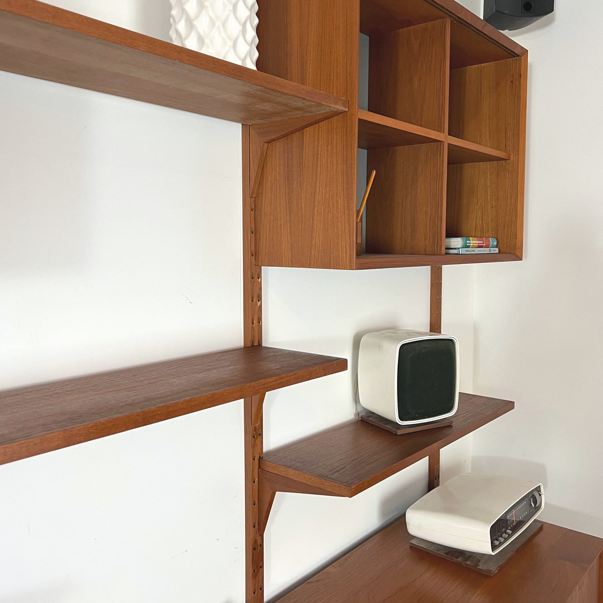 Cado Shelving System
