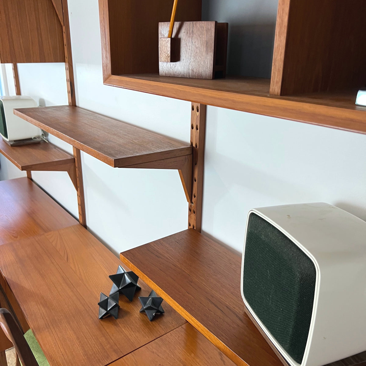 Cado Shelving System