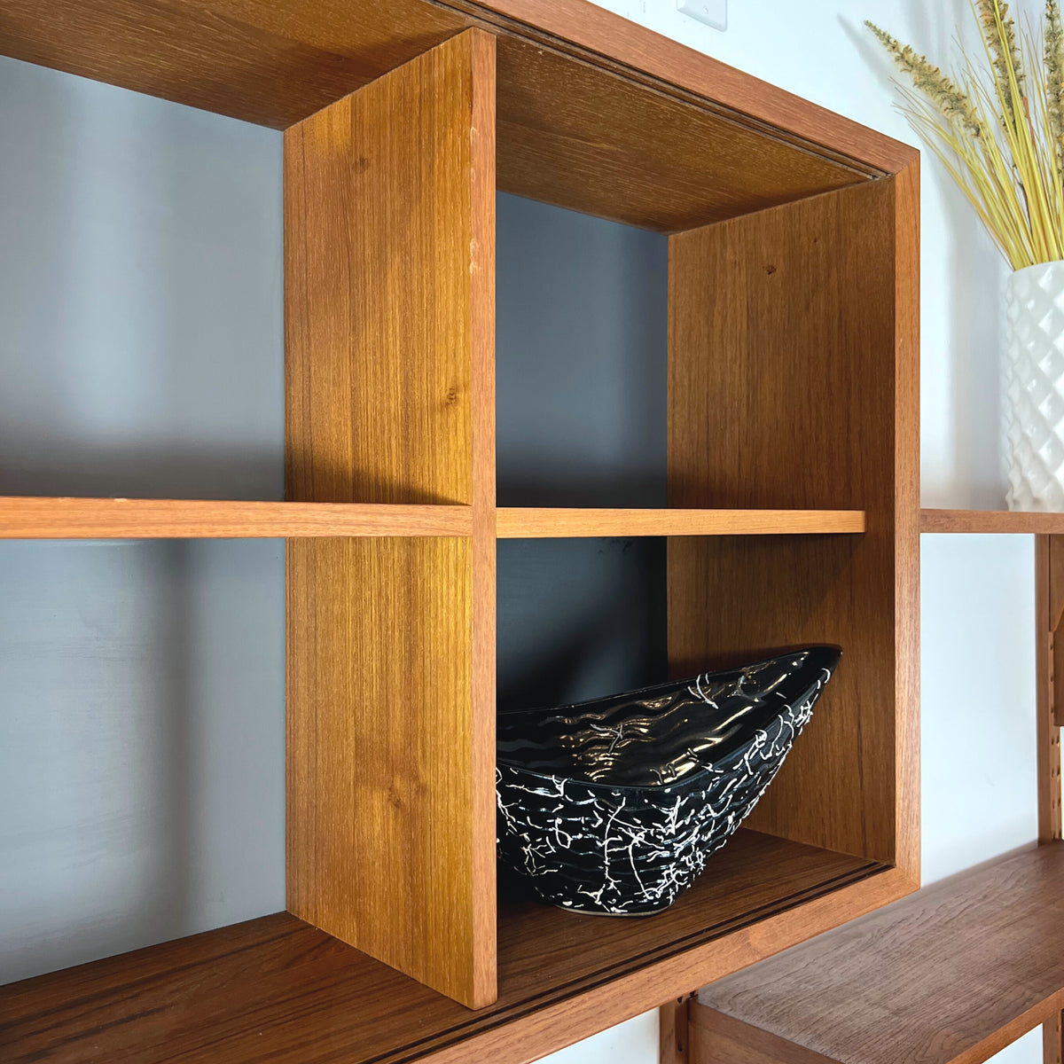Cado Shelving System