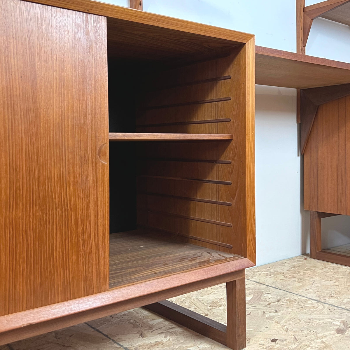 Cado Shelving System