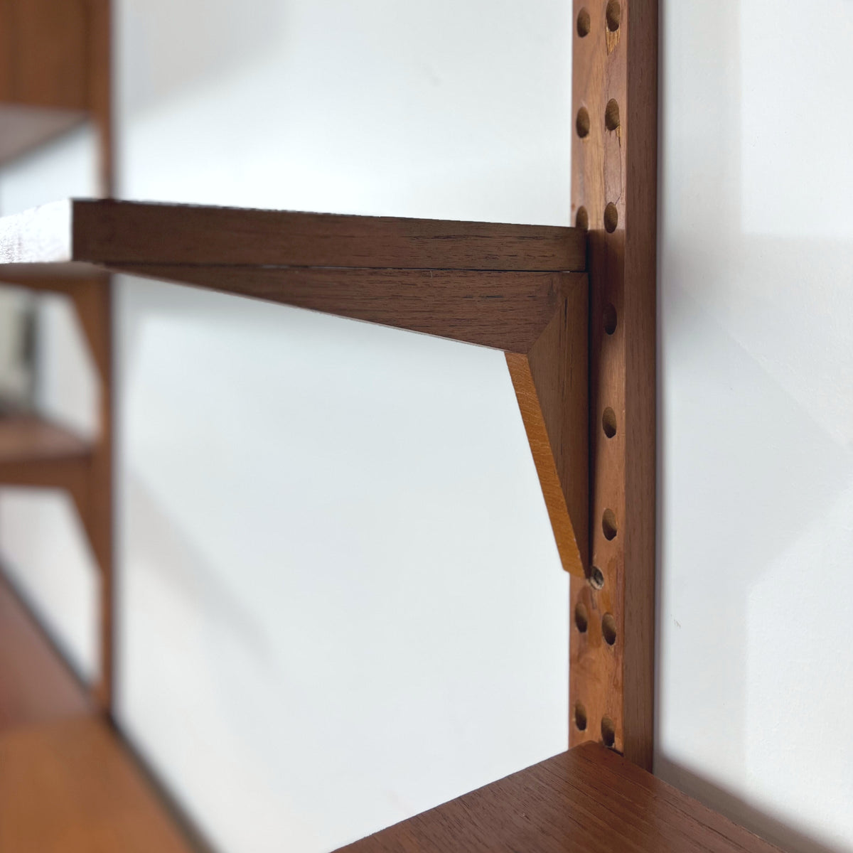 Cado Shelving System