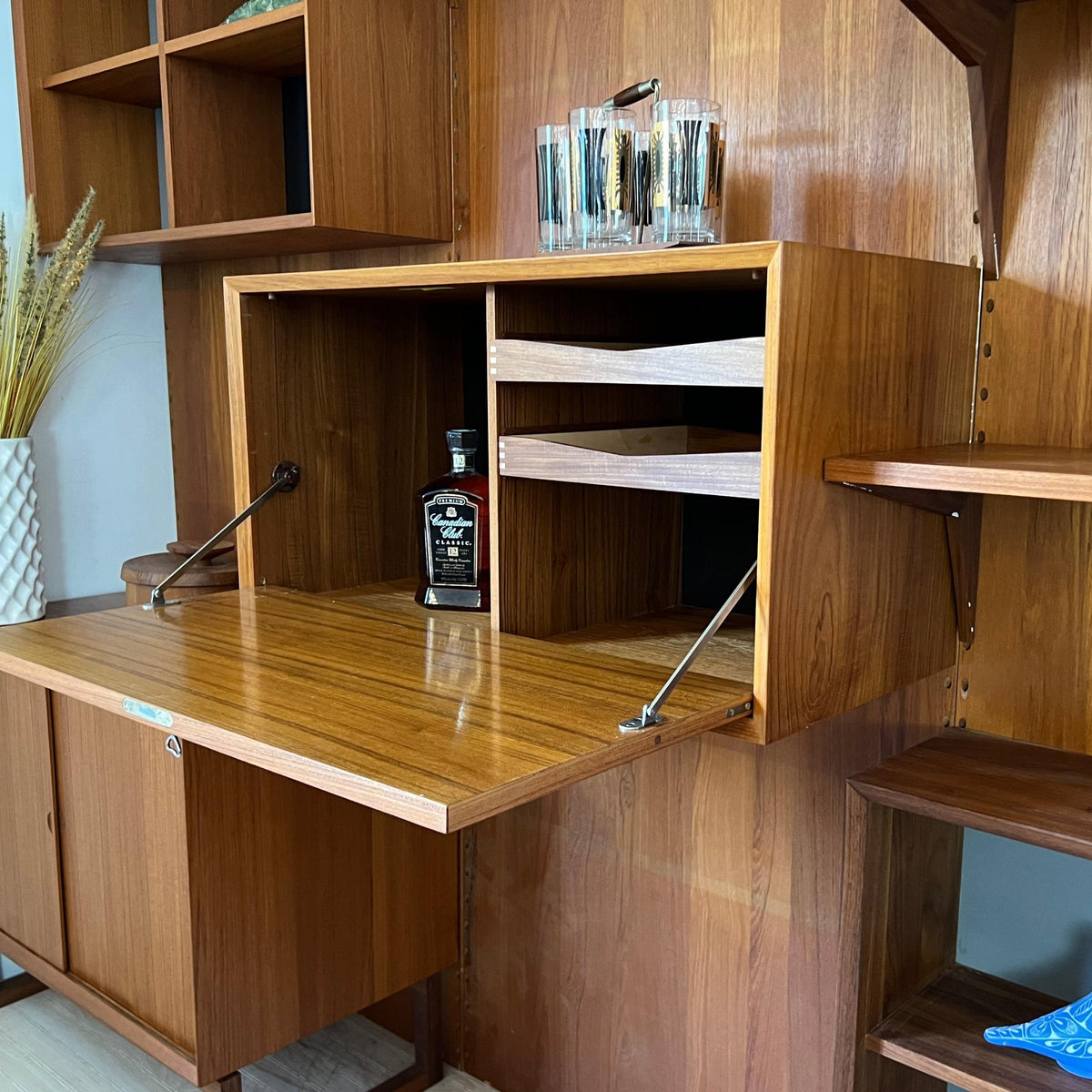 Cado Modular Wall System