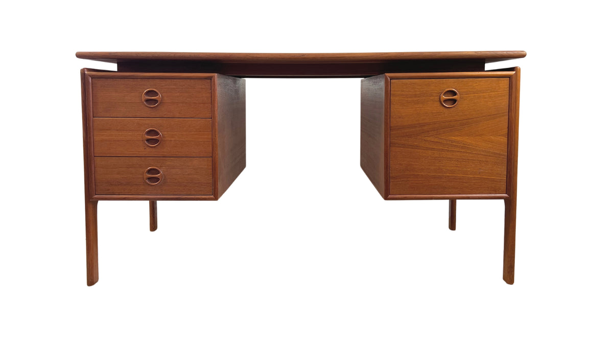 Teak Writing Desk | G.V. Mobler